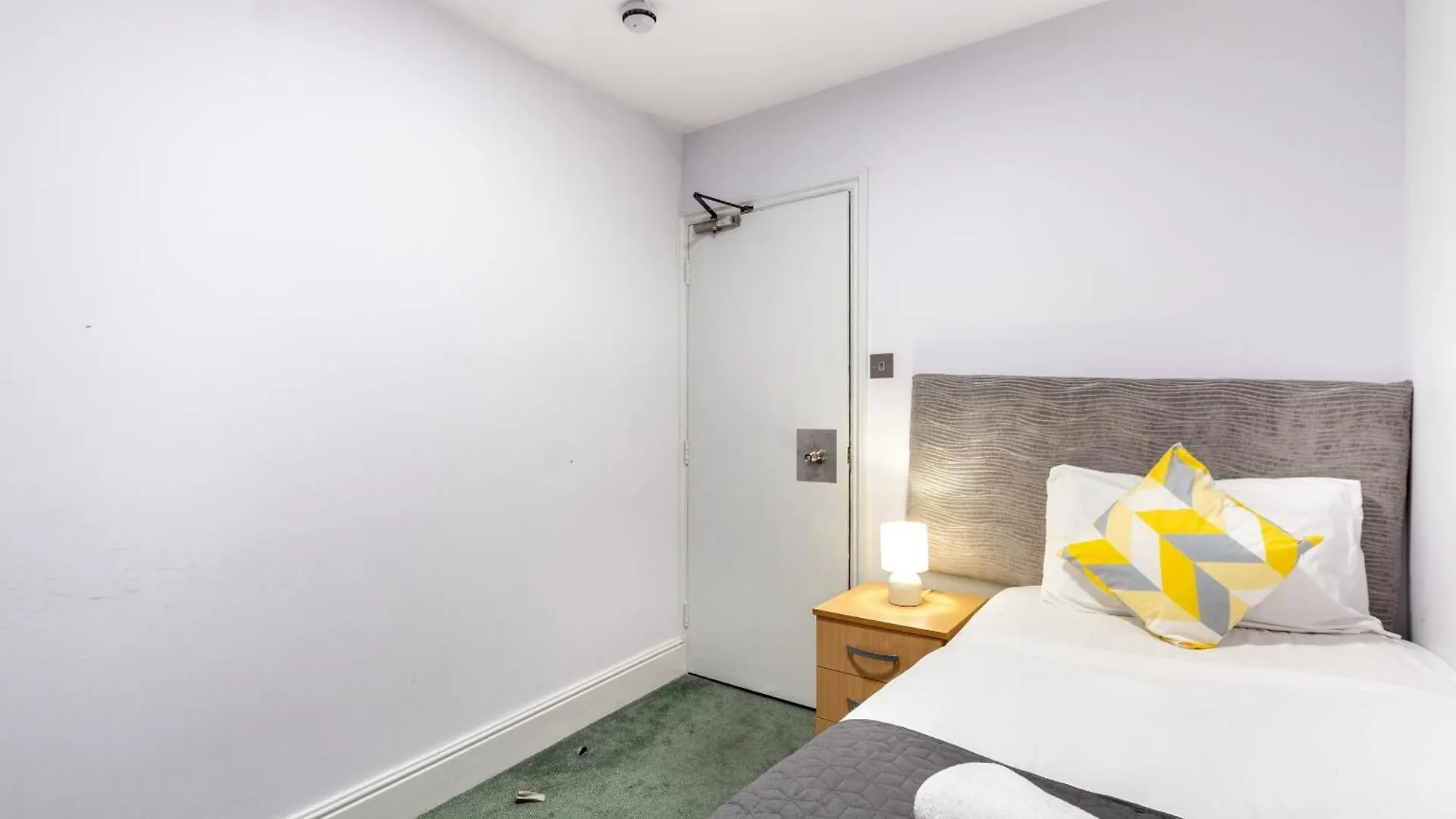 Отель London Gatwick Inn Великобритания