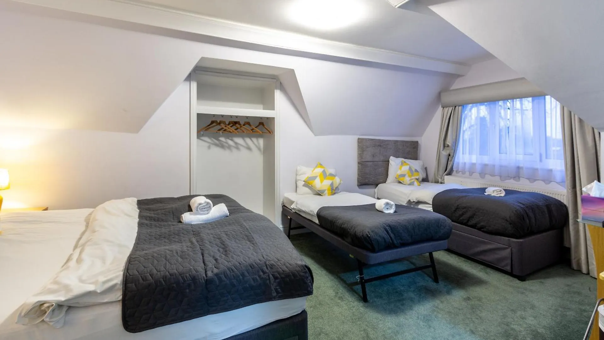 London Gatwick Inn Отель