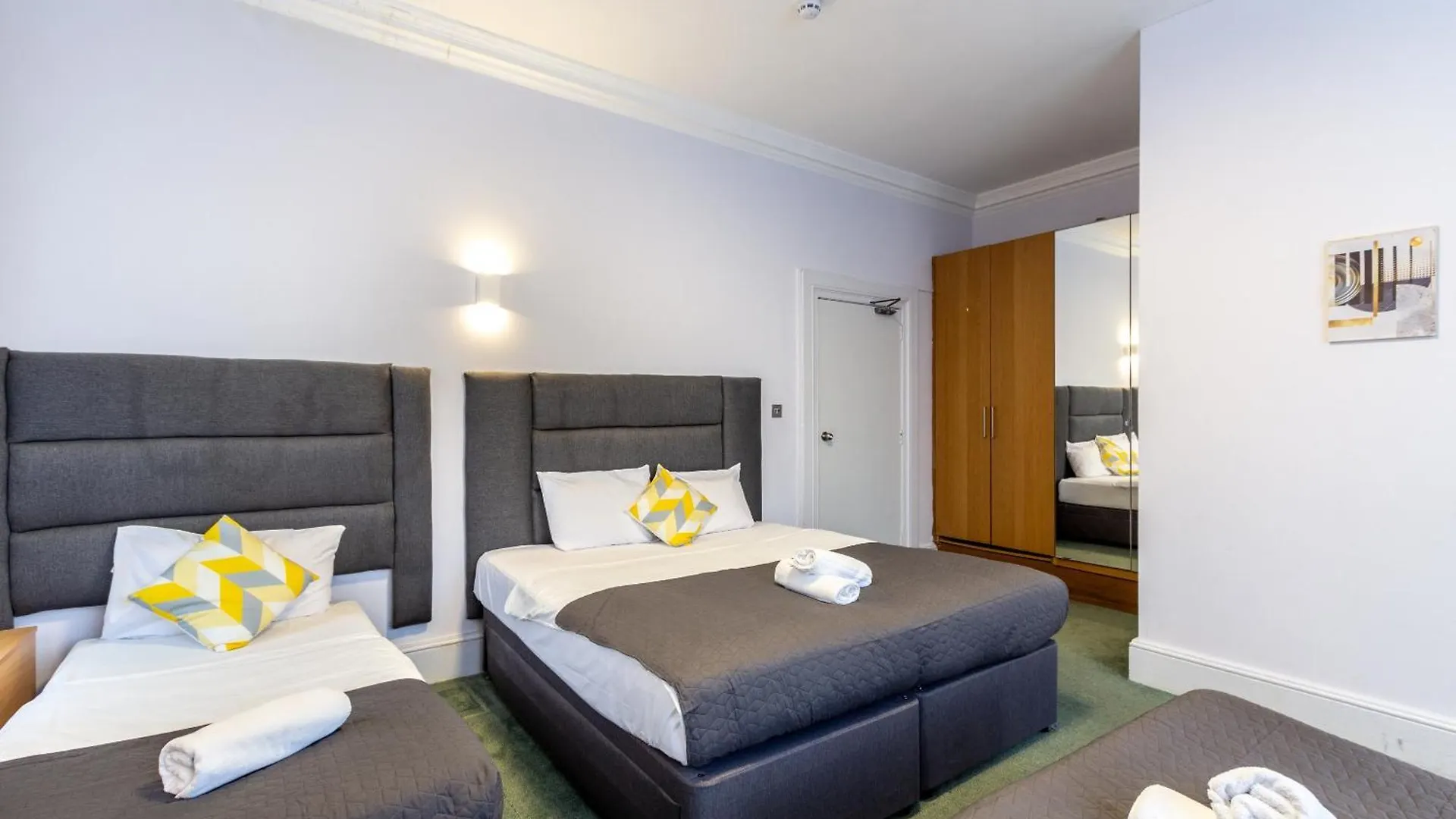 Отель London Gatwick Inn Великобритания